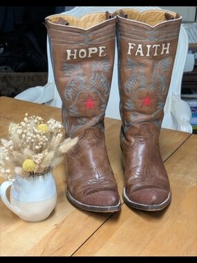 Heritage Boot Co. Women's 8.5 Hand Crafted Leather Western Decorative Boots